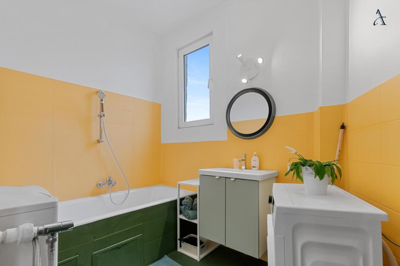 11 Apartments Бухарест Экстерьер фото
